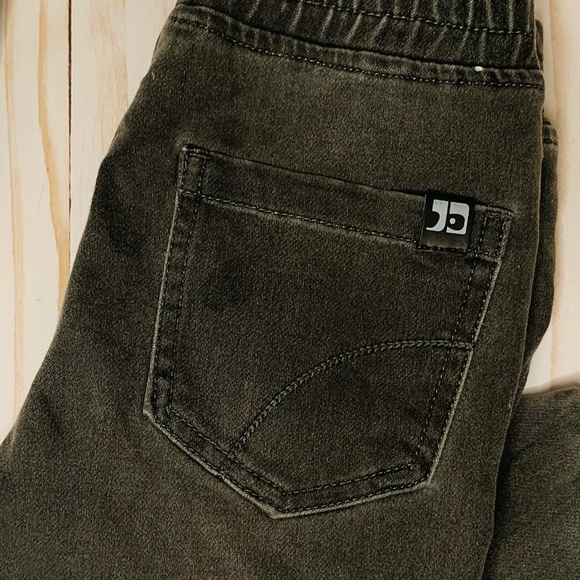 Joe’s Jogger Jeans 👖 - Picture 5 of 9